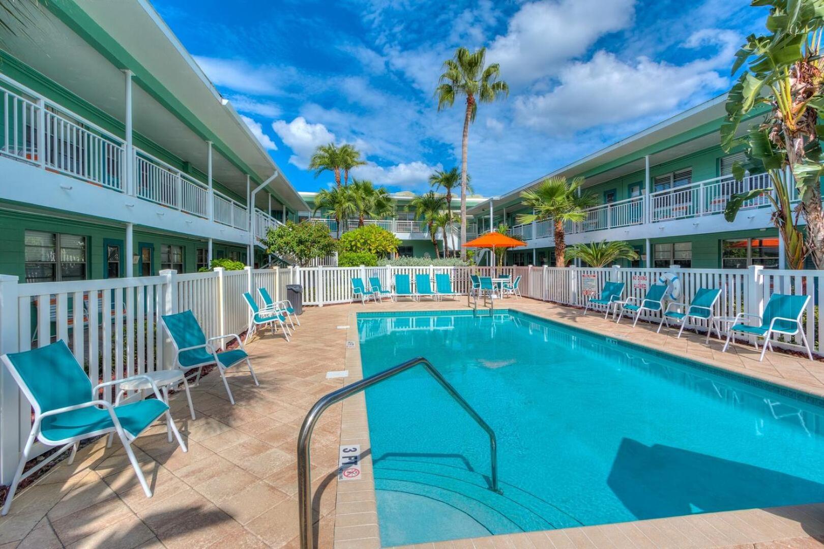 Отель Tropic Terrace Сант Пит Бич Экстерьер фото