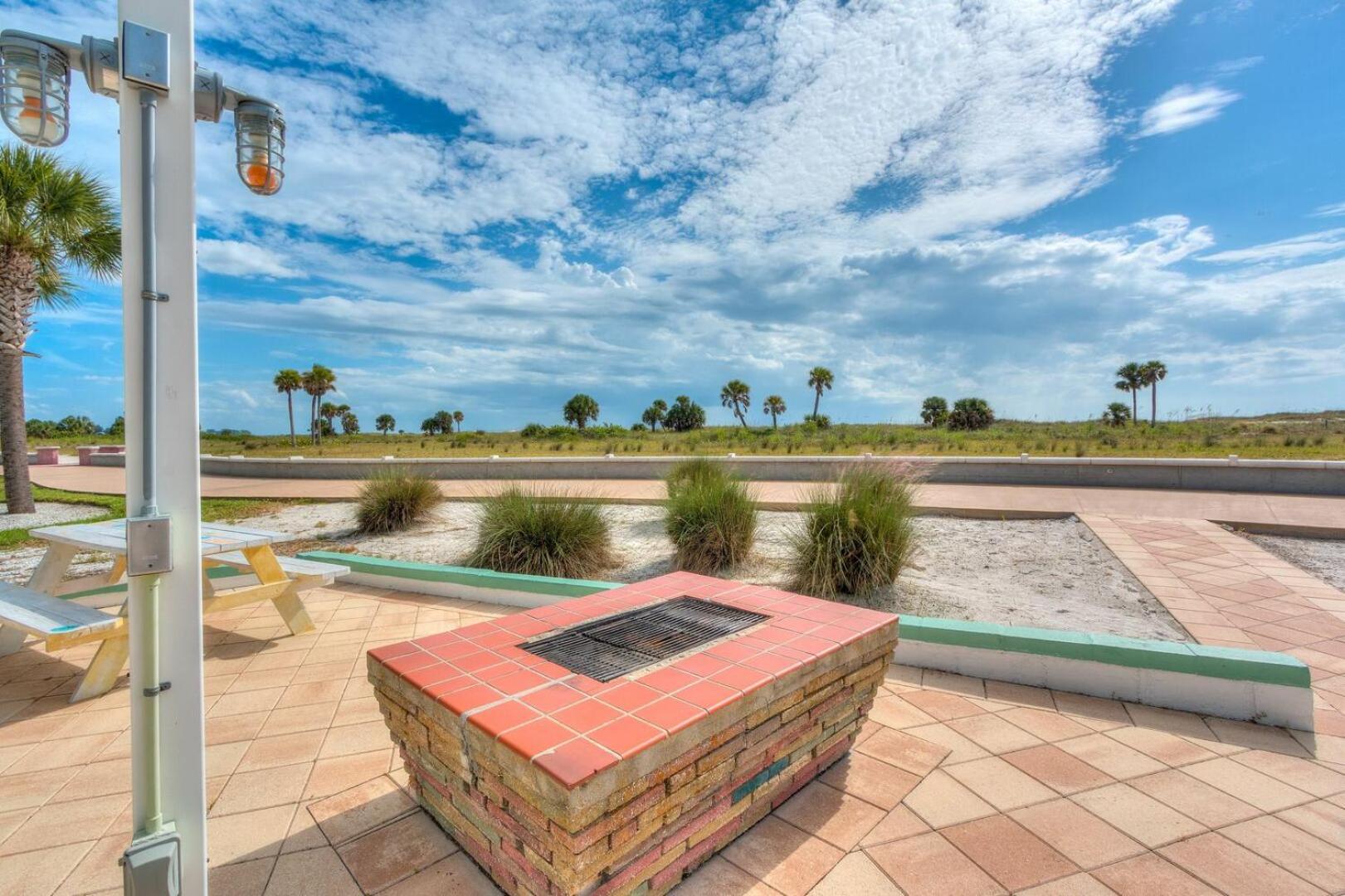 Отель Tropic Terrace Сант Пит Бич Экстерьер фото
